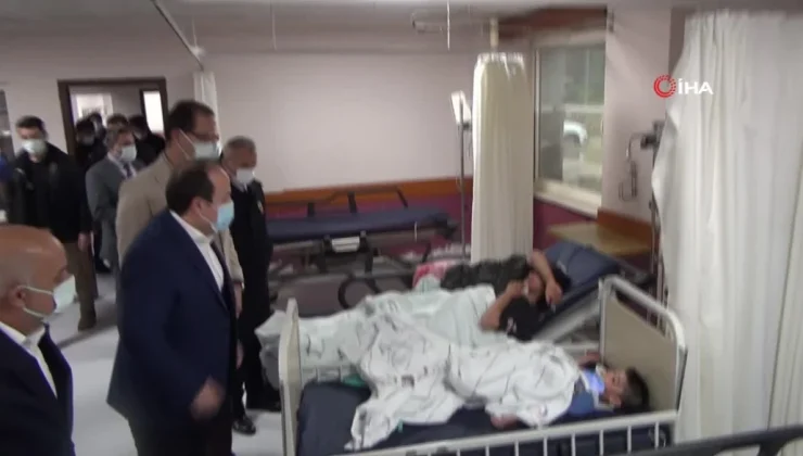 Mersin Valisi, Aydıncık’taki otobüs kazasında yaralananları ziyaret etti